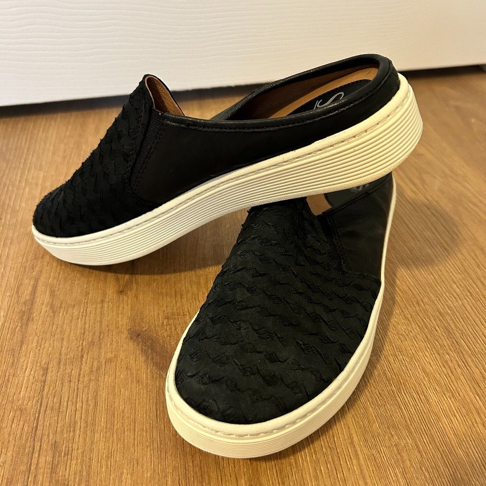 Sofft Shoes Size 8.5 Women's Heelless Slides Business Casual Black and White